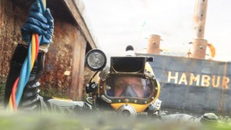 Taking a dive Miroslaw Gucfa never sees colorful fish during work. Instead, he sees pearls of sparkling light — under water. He works as an underwater welder.