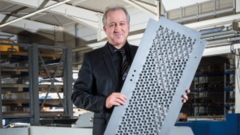 “In 2003 alone we invested three million euros.” Cheap? No such thing for Hans Tekeser! His components meet the highest standards, as does his machinery.