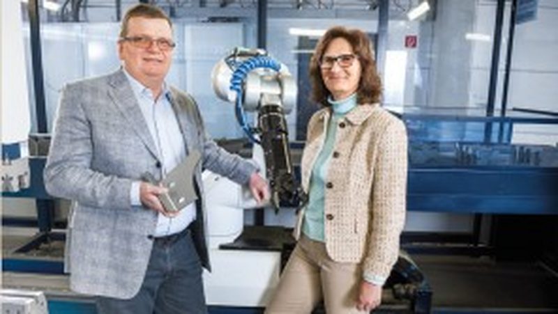 Not without our robot Sigrid and Roland Deeg run a picture-book company. Their latest bending cell provides matching parts to make sure it stays this way.
