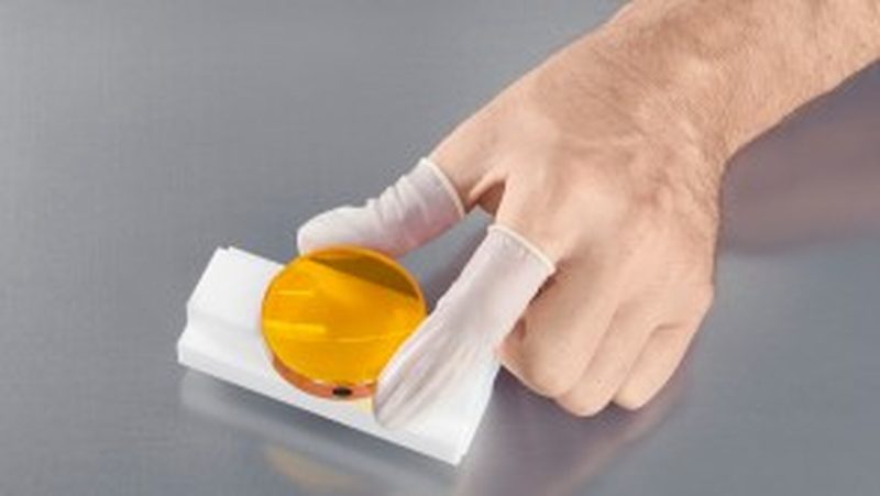 Perfect Lens Cleaning With the TRUMPF cleaning set for CO2 optics, Original Lenses can be cleaned very easily, step by step.