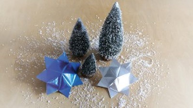 Bending sheet metal stars Not everybody  has one of the innovative TruBend press brakes at home. But you can also easily bend thin metal foil into decorative stars for use as a miniature Christmas surprise by hand.