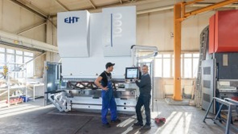 The hard metal tamer BleSta GmbH pecializes in the production of industrial sieves and screens for recycling plants. To process 40 millimeter-thick sheets BleSta decided to purchase an EHT VarioPress 1000.